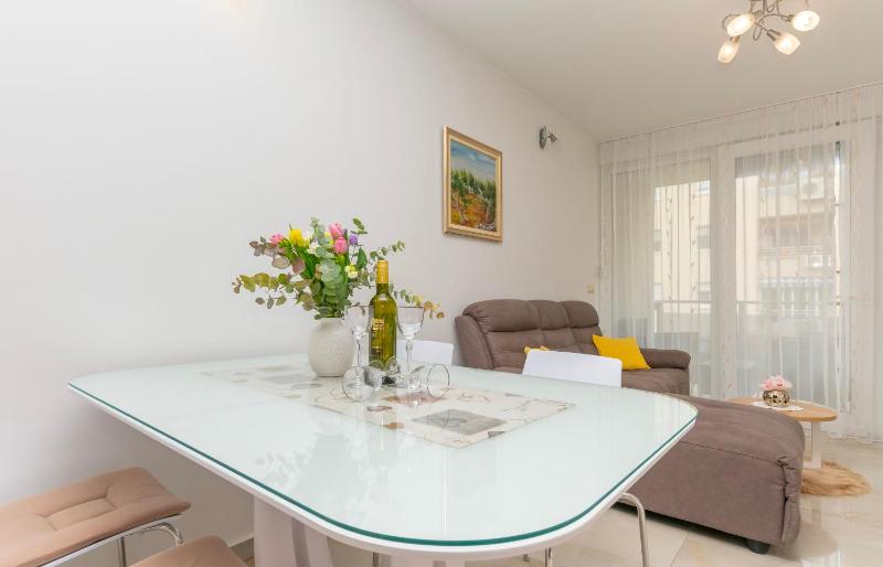 Apartment Ivanka - image 2