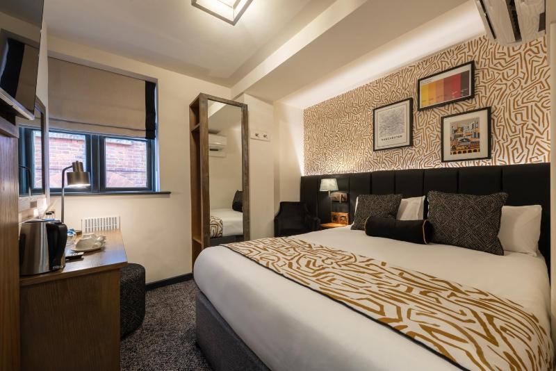 Small Double Room image 1