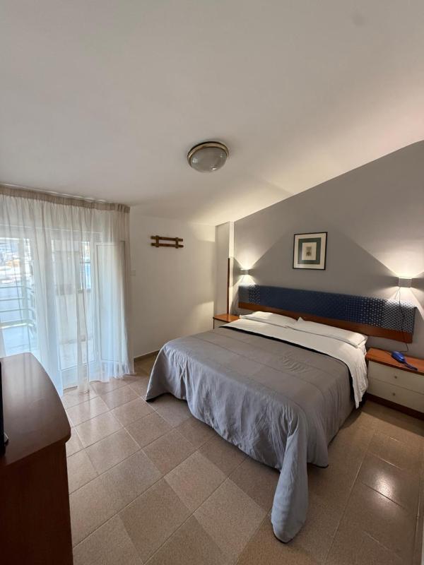 Double or Twin Room image 4