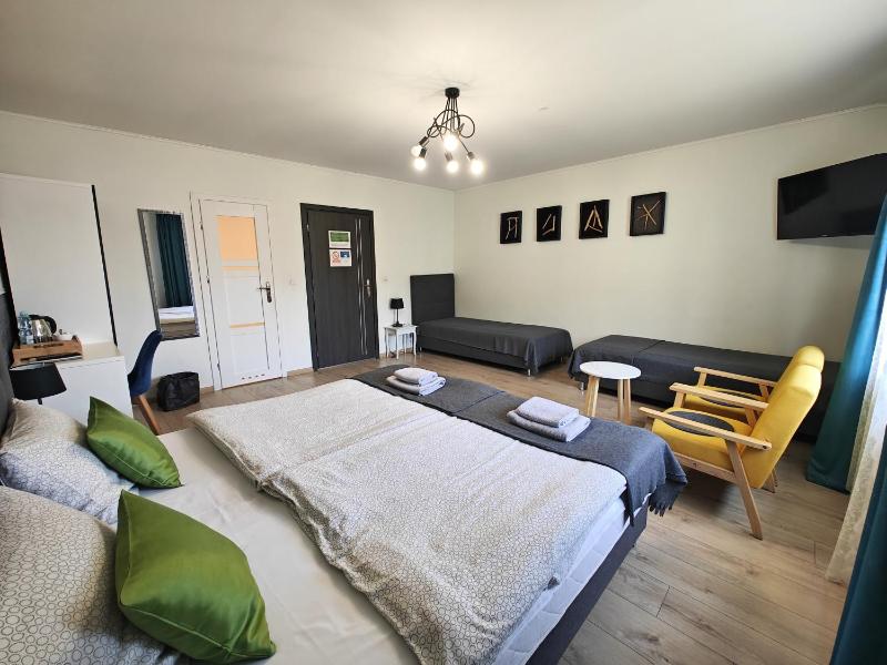 Quadruple Room with Bathroom image 3