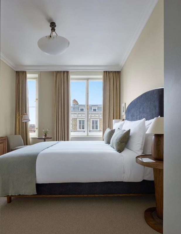Double Room image 3