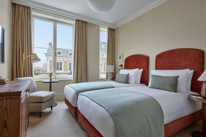 Twin Room image 1