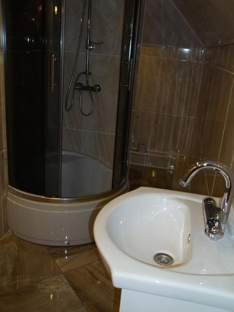 Small Single Room image 2
