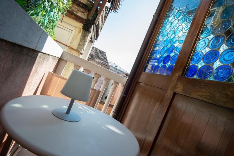 Superior Double Room with Balcony image 3