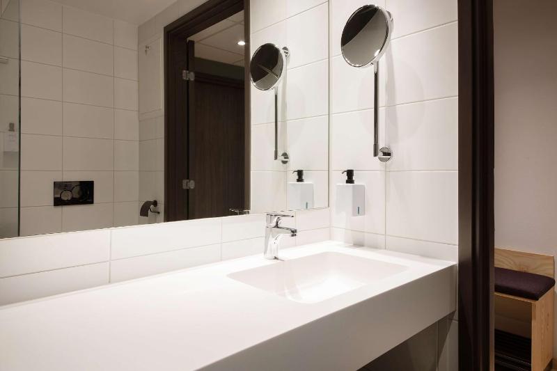 Standard Double Room image 3