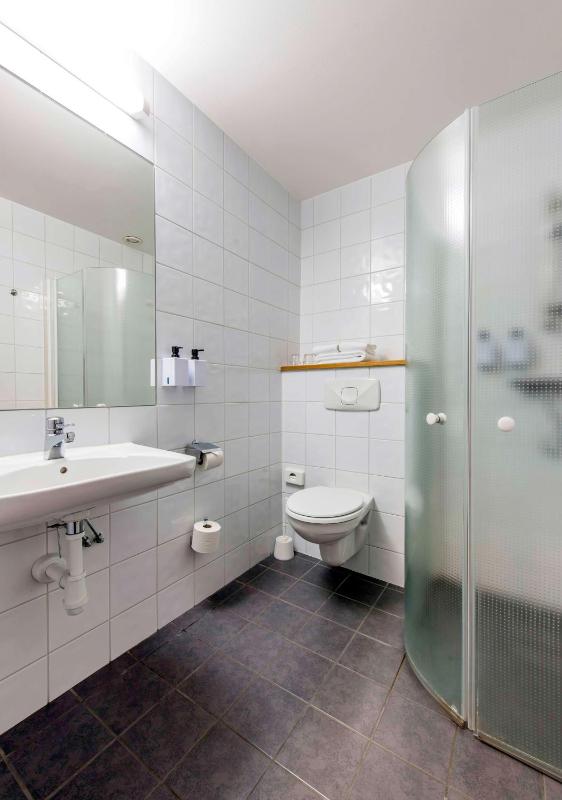 Standard Family Room (2 Adults + 1 Child) image 3