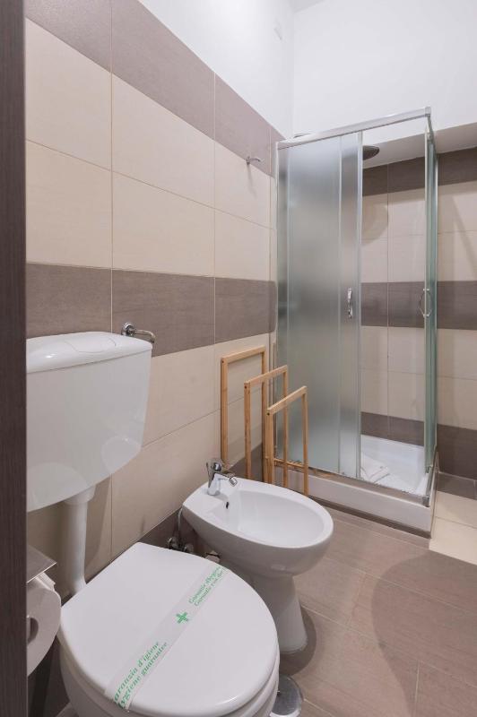 Double Room image 3