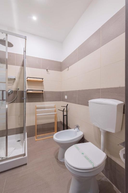 Standard Triple Room image 4