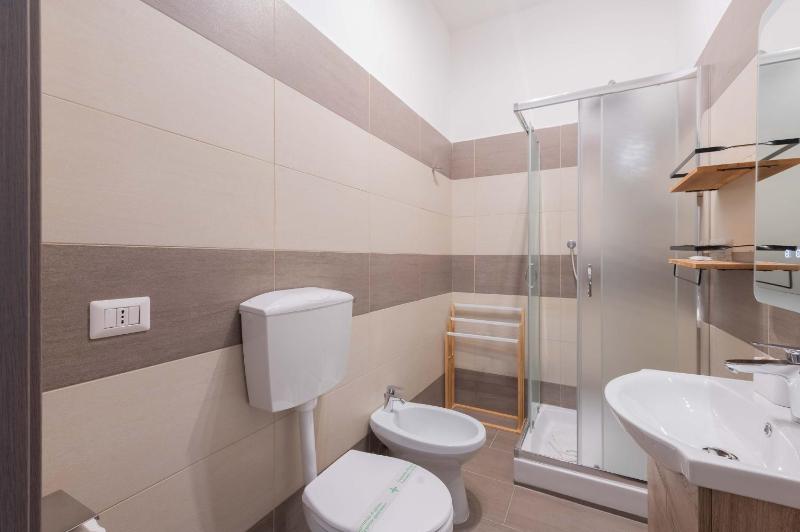 Double Room image 4