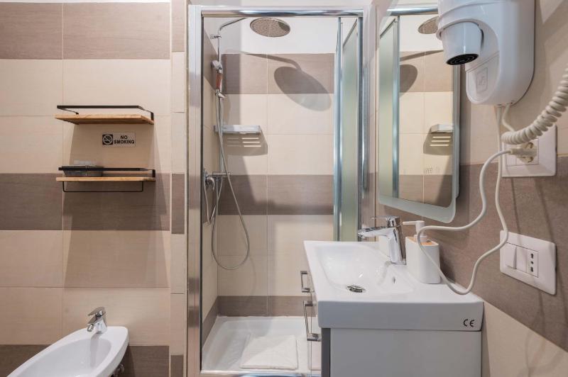 Deluxe Double Room (2 Adults + 1 Child) image 3