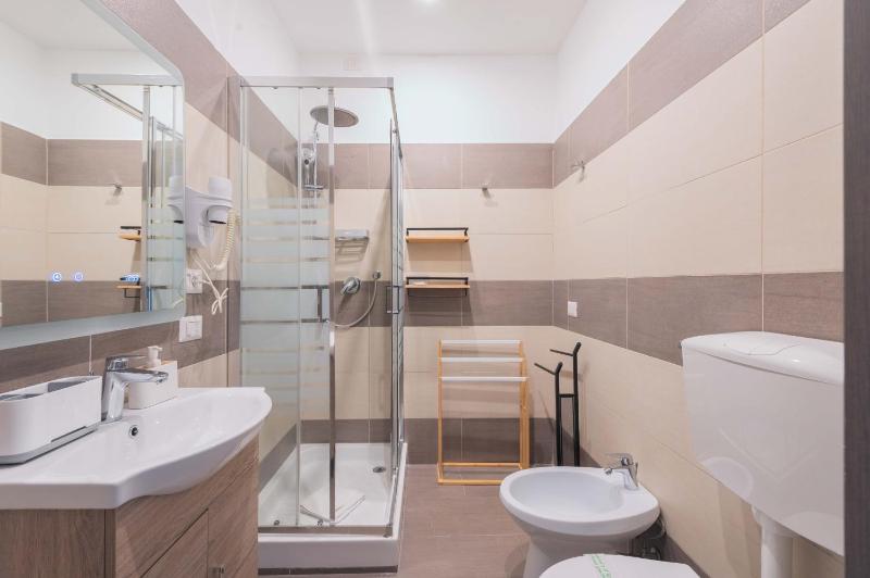 Standard Triple Room image 3