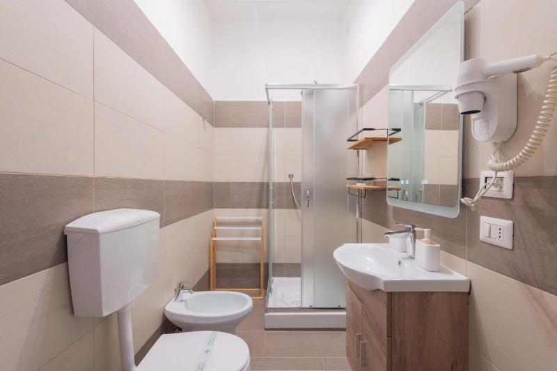 Double Room image 2