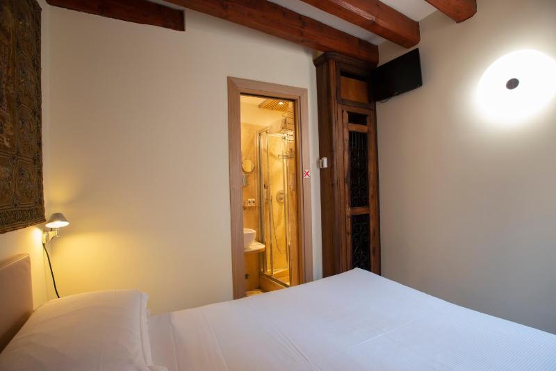 Double Room with Terrace image 2