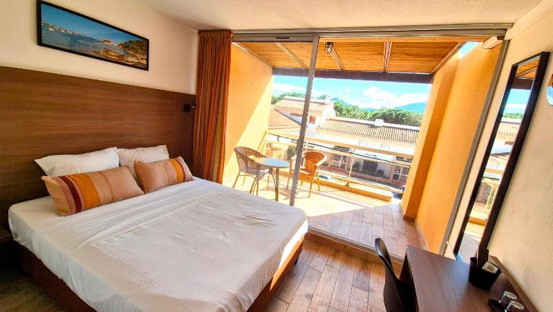 Standard Double Room with Terrace image 1