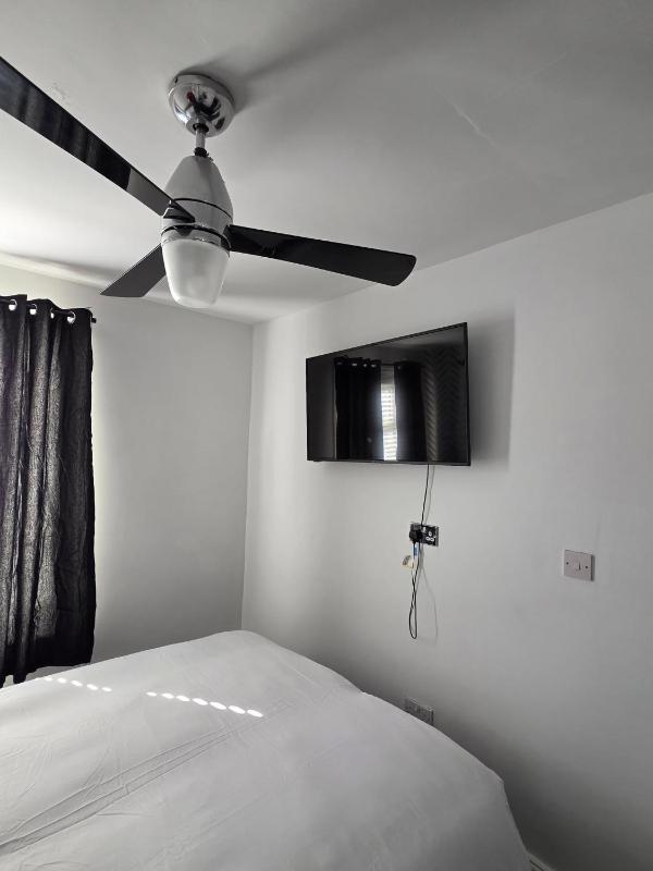 Bluebell Hotel - image 19