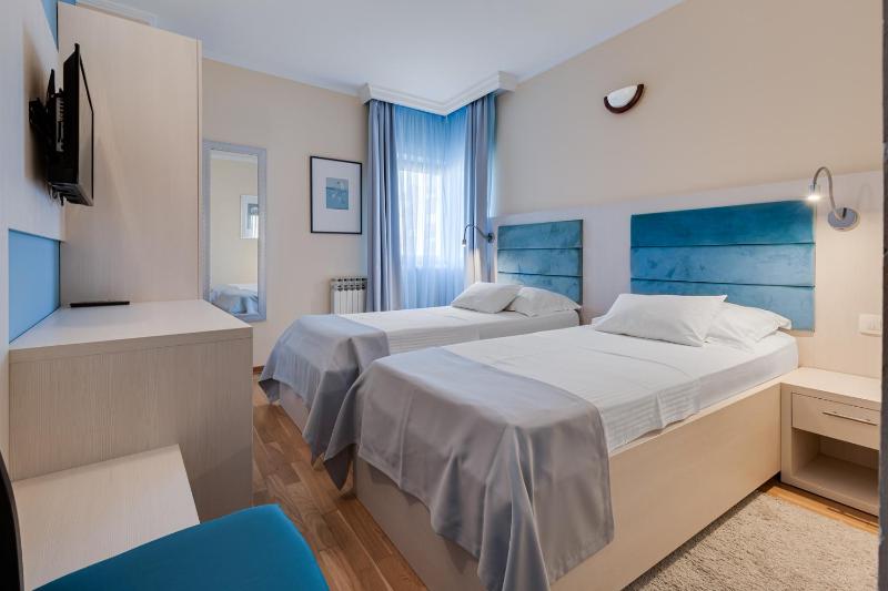 Twin Room image 1