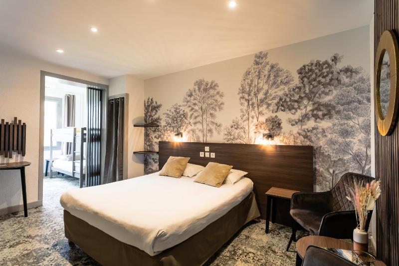 Quadruple Room image 1