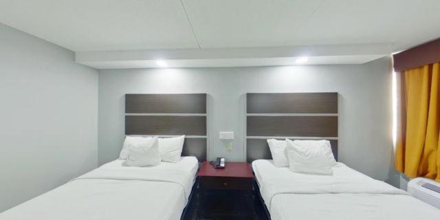 Deluxe Double Room with Two Double Beds - Non-Smoking image 2