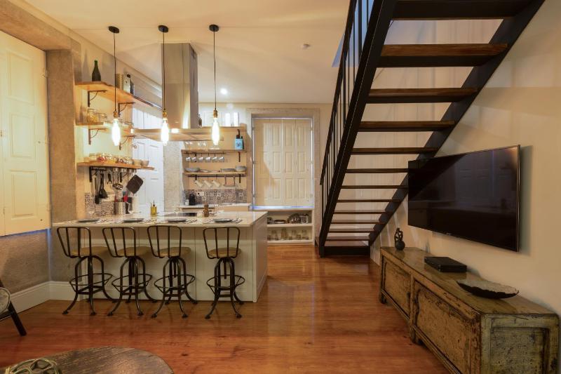 Stylish Downtown Porto Duplex 2BR Walk everywhere! - image 13