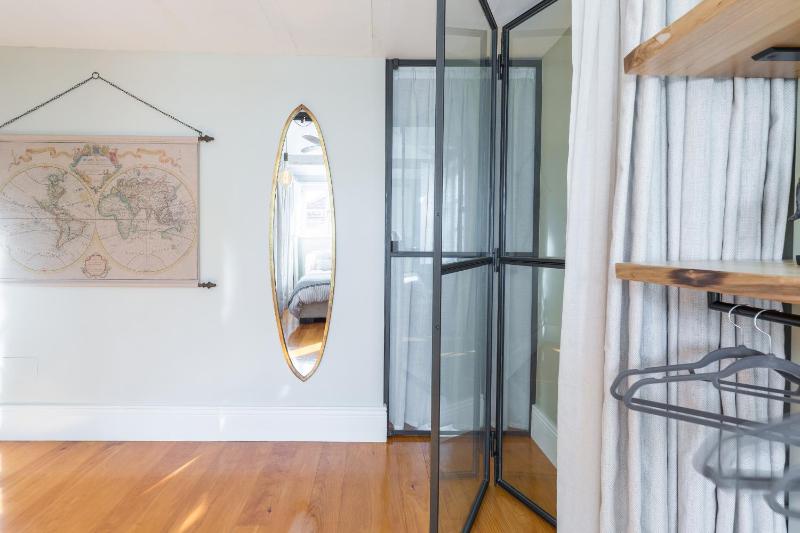 Stylish Downtown Porto Duplex 2BR Walk everywhere! - image 12