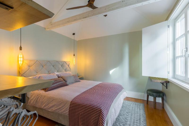 Stylish Downtown Porto Duplex 2BR Walk everywhere! - image 6