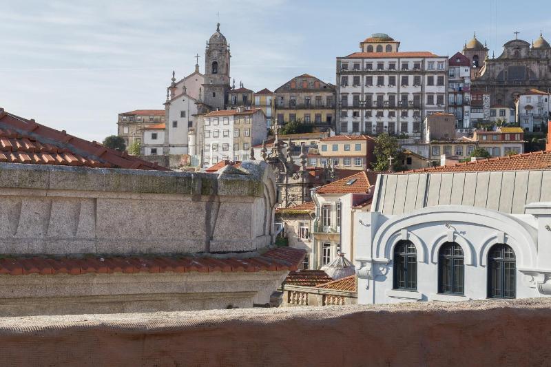 Stylish Downtown Porto Duplex 2BR Walk everywhere! - image 2