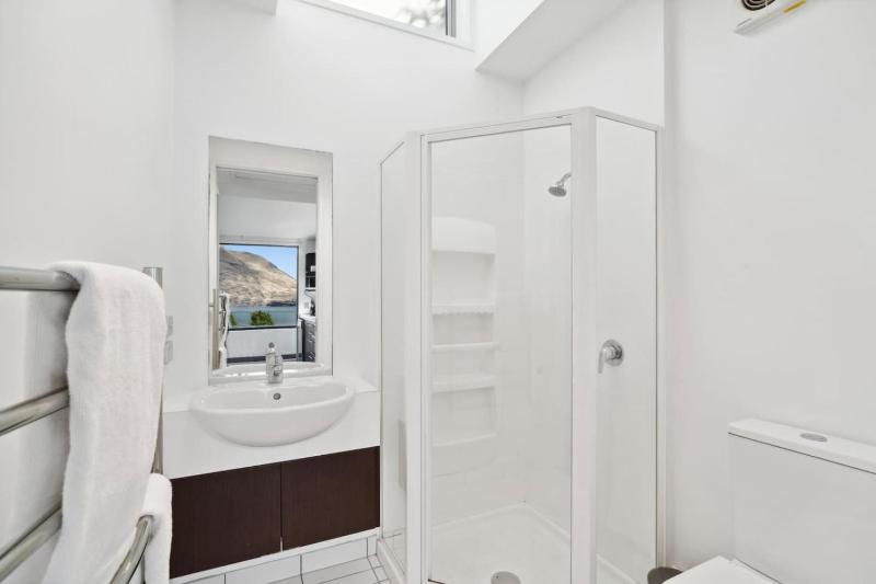 Aspen Grove Lookout | Lake Views & Parking - image 2