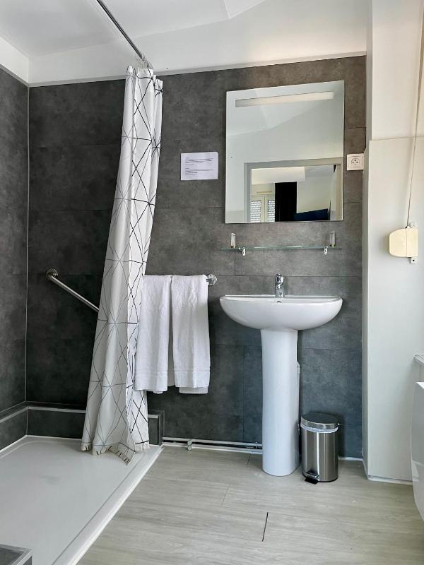 Double Room - Disability Access image 2