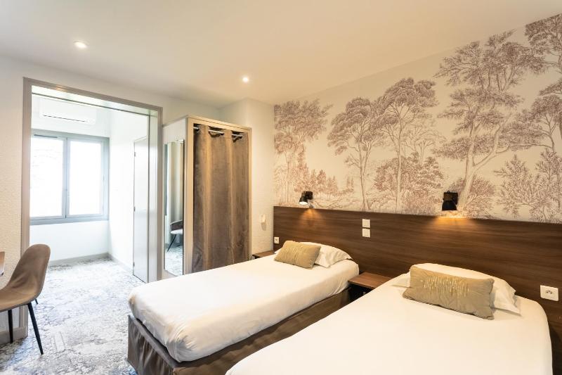 Twin Room image 3