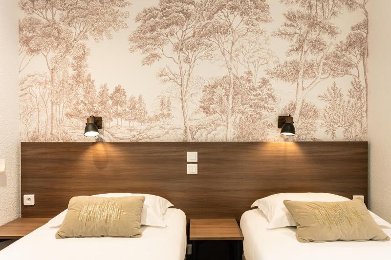 Twin Room image 2