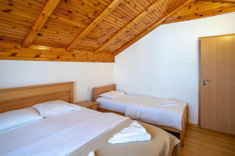 Triple Room with Balcony image 4