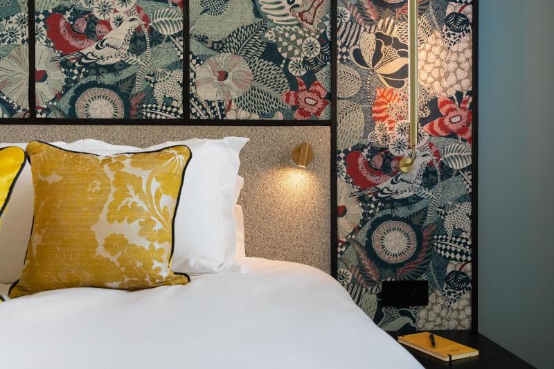 Premium King Room with Sofa Bed image 4