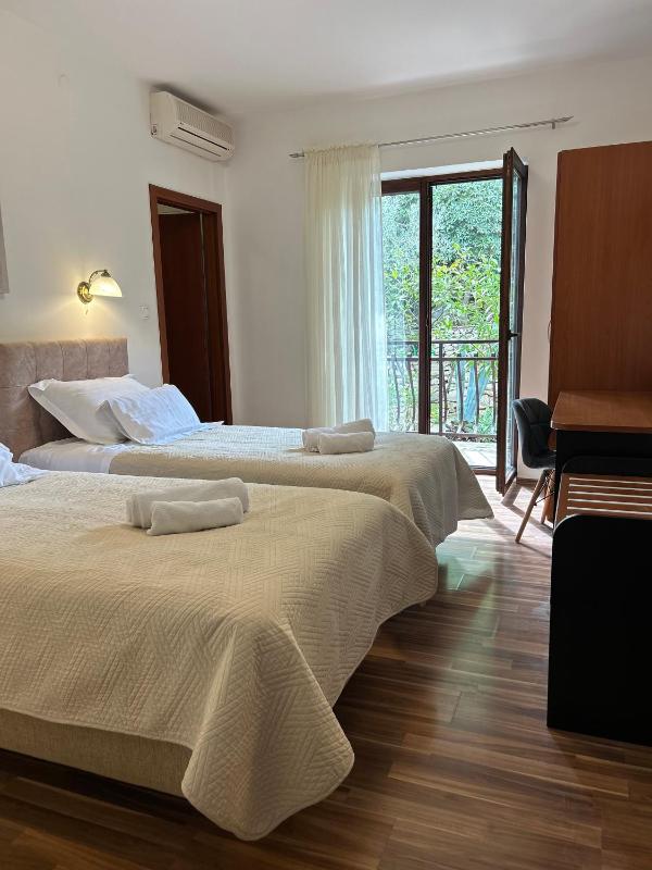 Standard Double or Twin Room with Balcony image 2