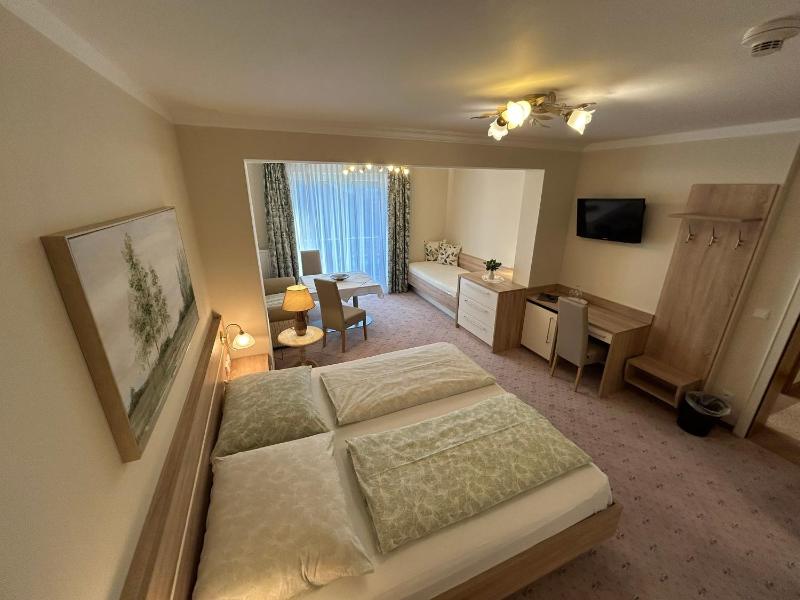 Triple Room with Balcony image 3