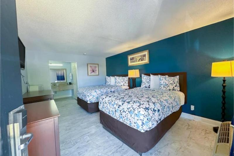 Premium 2 Queen Beds Smoking image 4