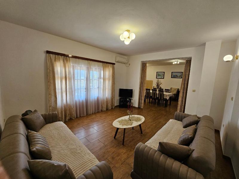 Luxury One-Bedroom Apartment image 3