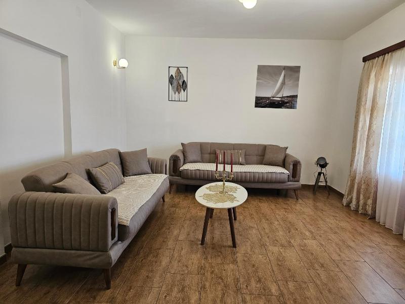 Luxury One-Bedroom Apartment image 4