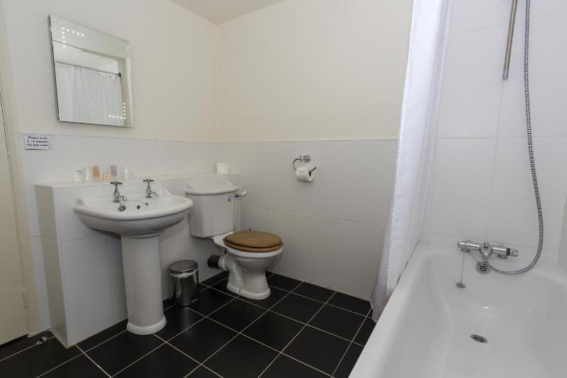 Double Room with Private Bathroom image 2