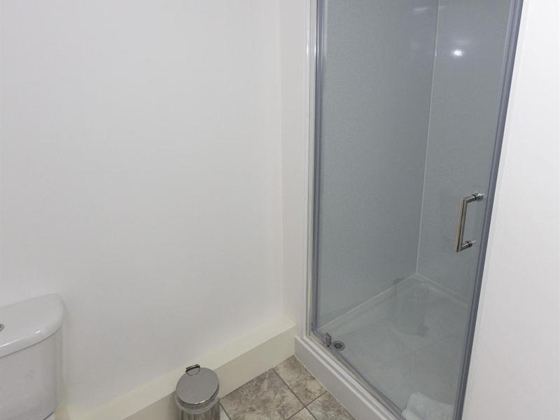 Twin Room with Private Bathroom image 3