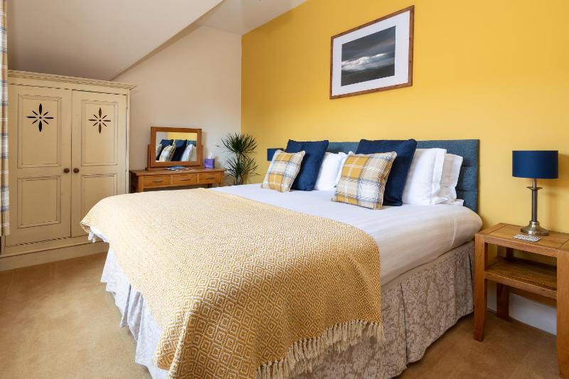 Large Double Room image 1