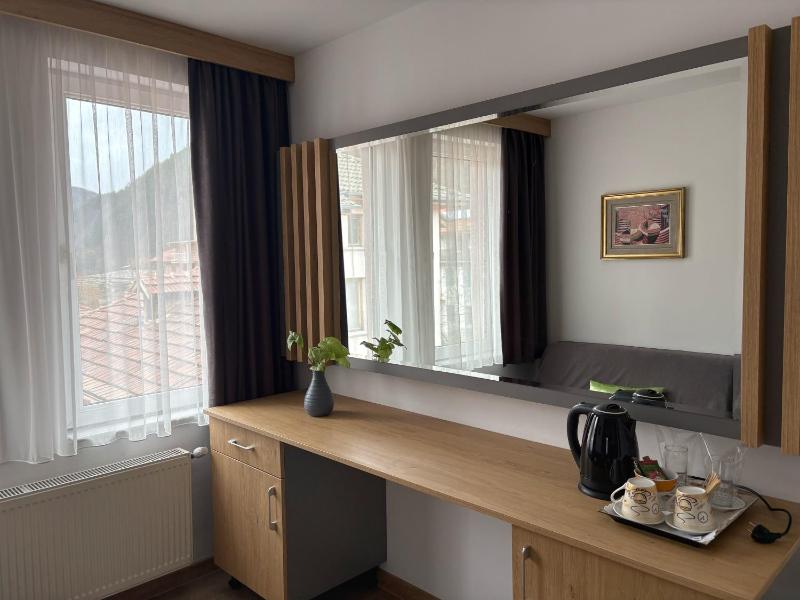 Deluxe Double Room (2 Adults + 1 Child) image 3