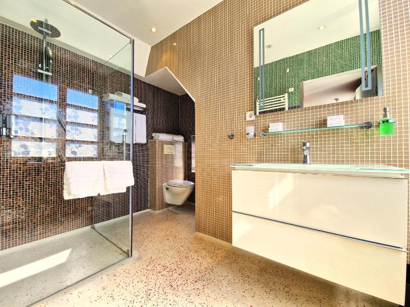 Deluxe Family Room (5 persons) image 4