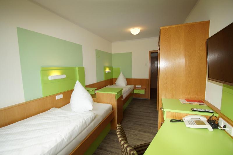 Standard Twin Room image 2