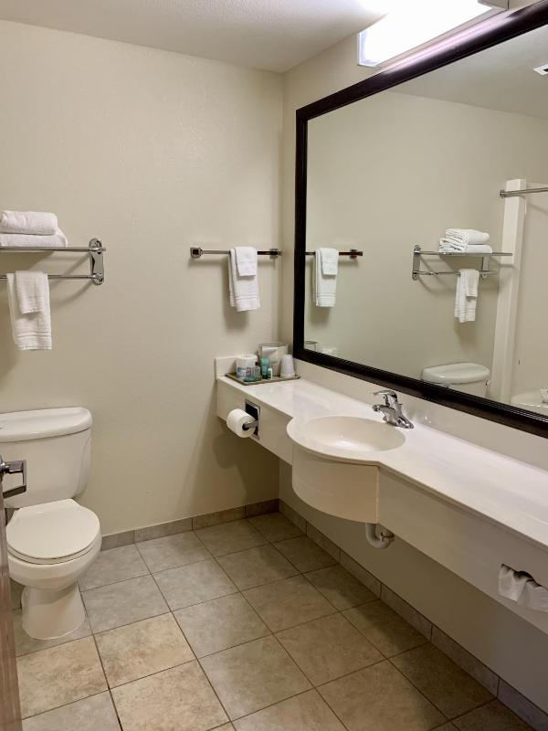 Standard Queen Room image 2