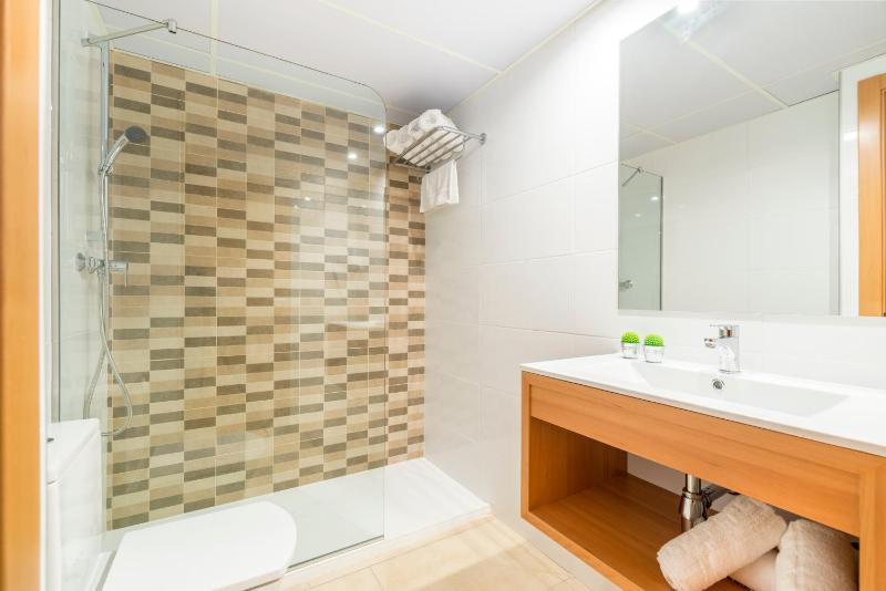One-Bedroom Apartment with Balcony (2 - 4 Adults) image 4