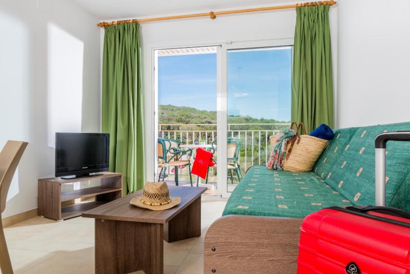 Two-Bedroom Apartment with Balcony (4-6 Adults) image 2