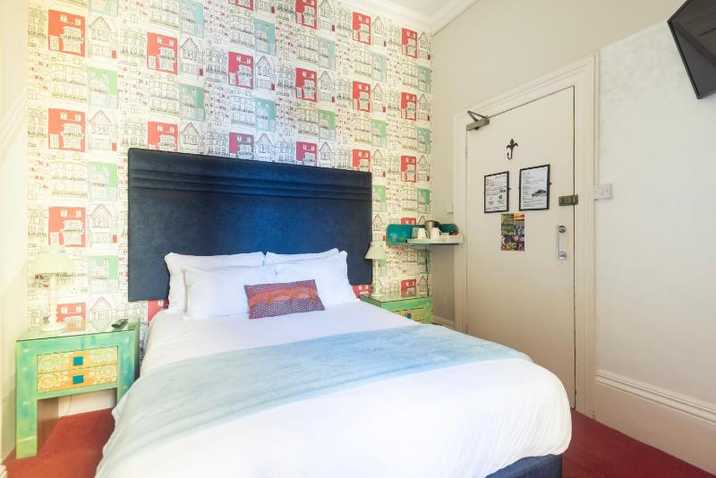 Standard Double Room image 4