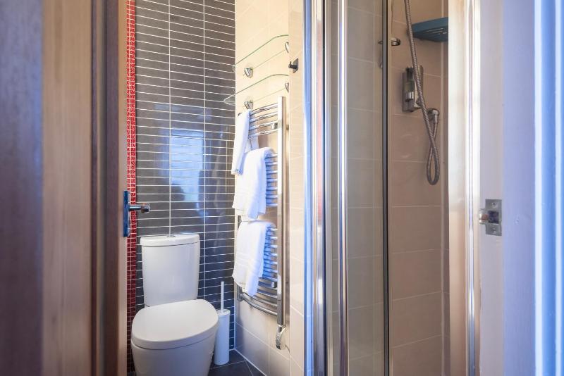 Standard Double Room image 3