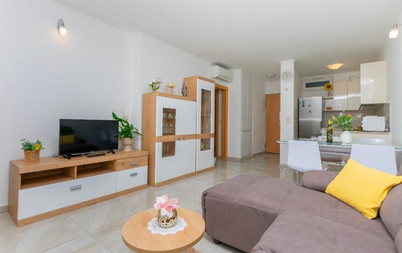 Apartment Ivanka - image 24
