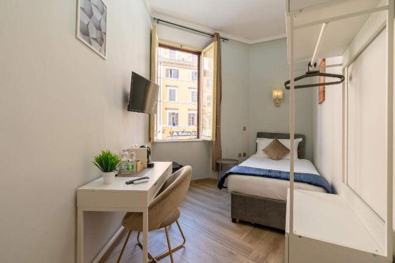 Single Room with Private External Bathroom image 3